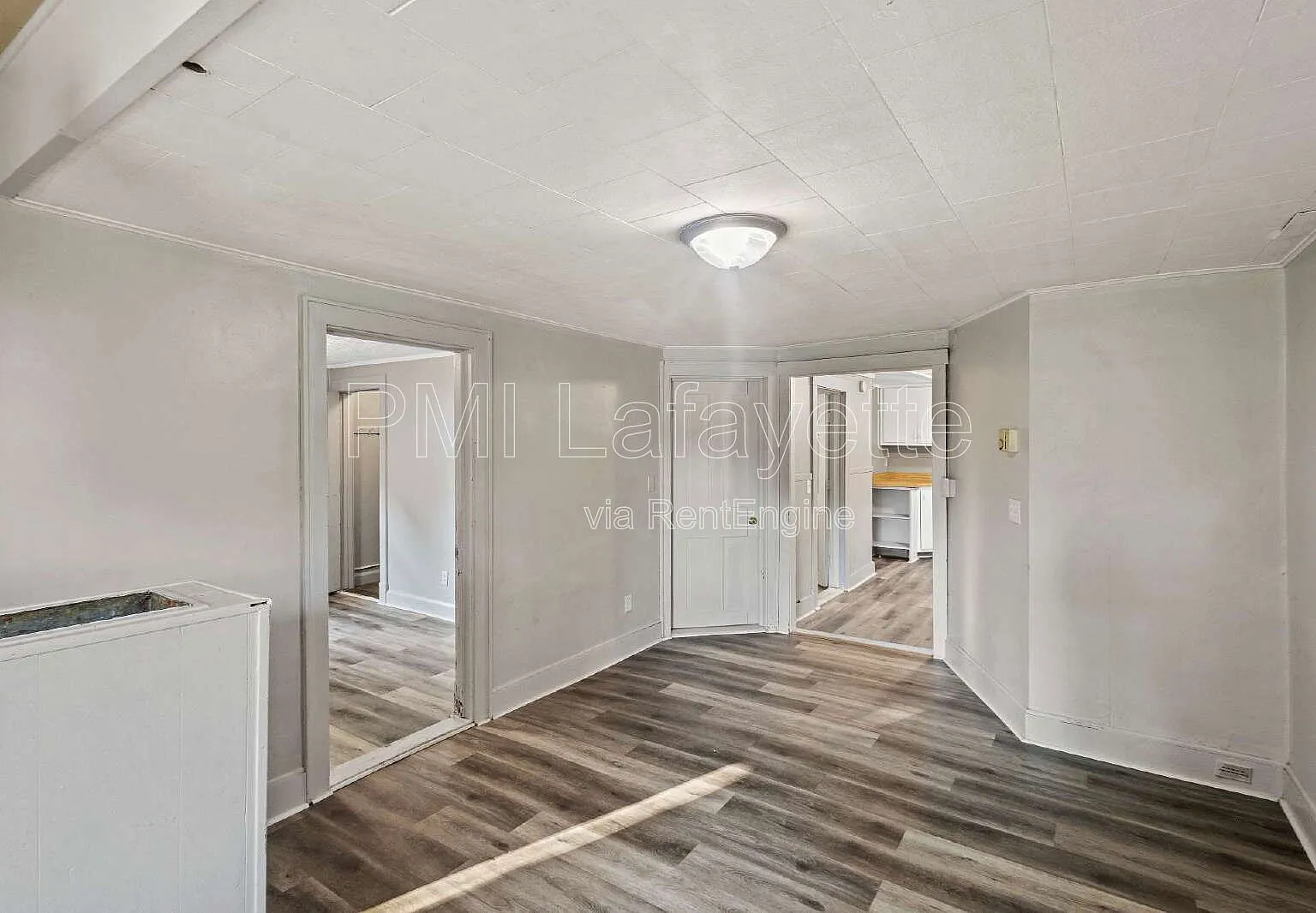 3 bed, 1.0 bath, 1800 sqft, $1,093 — Photo 2