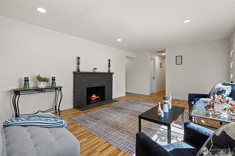 3rd image of 1609 121st Street S