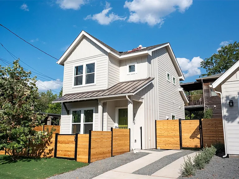 2705 Wilson St — Photo 1