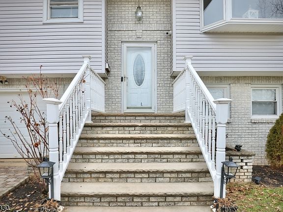 3rd image of 362 Washington St