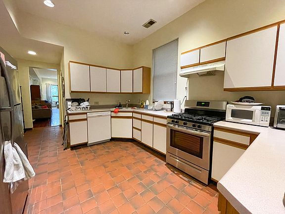 5th image of 2642 N Wilton Ave APT 2