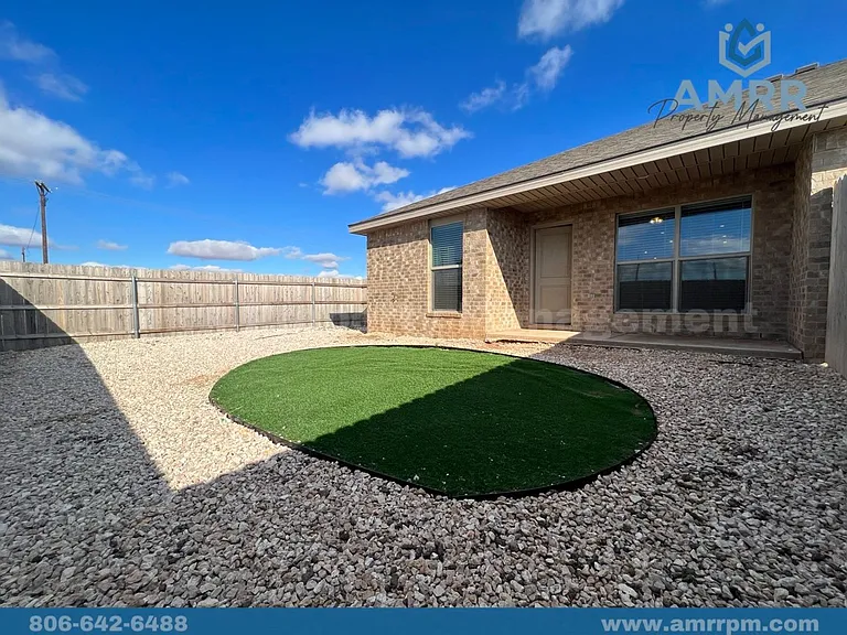 2105 N Avenue K — Photo 13