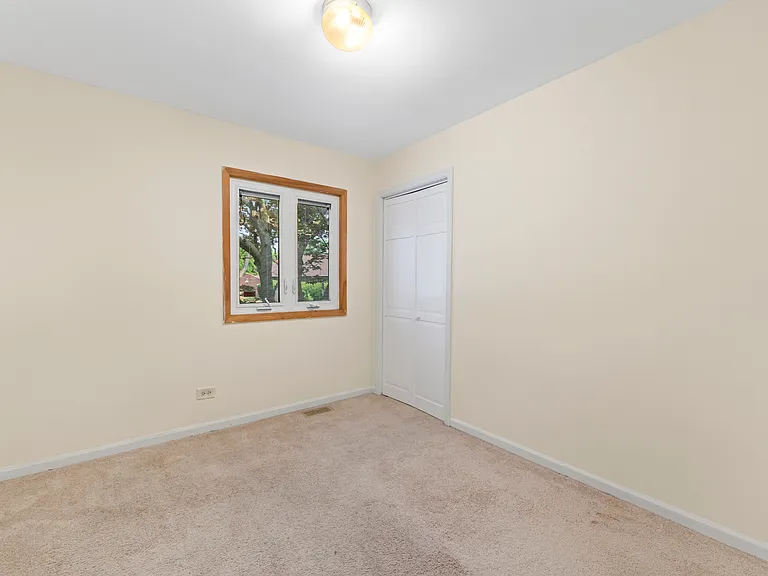 109 Landmeier Rd — Photo 13