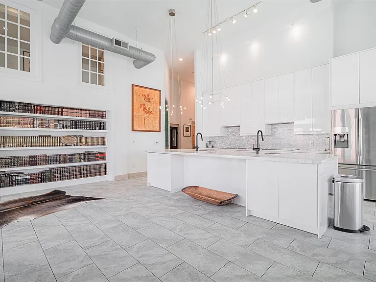1901 Post Oak Blvd #4102 — Photo 9