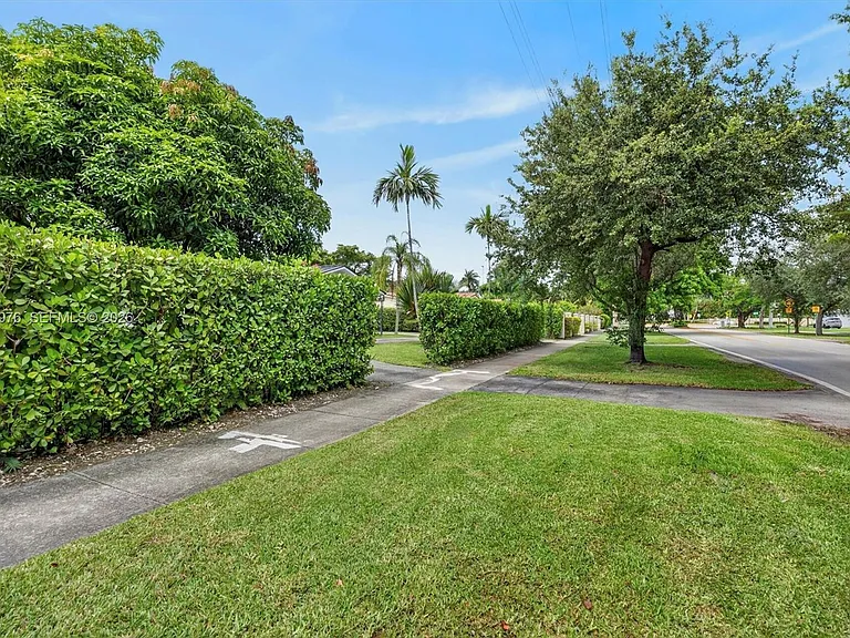 16840 SW 87th Ave — Photo 20