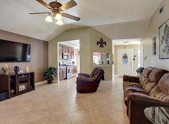 3rd image of 2838 Laurie Ln