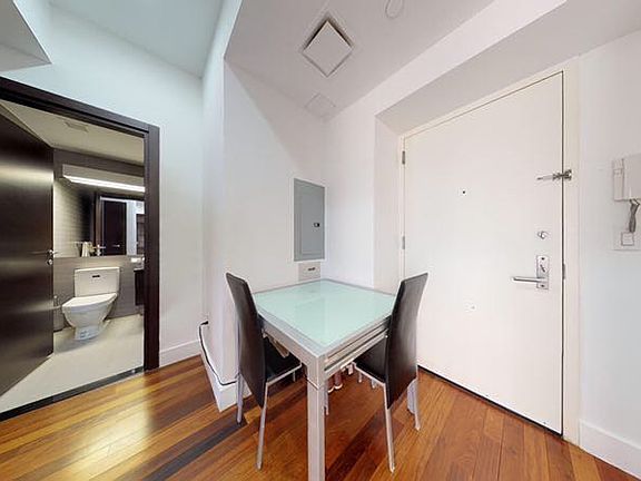 5th image of 156 Myrtle Ave #1705