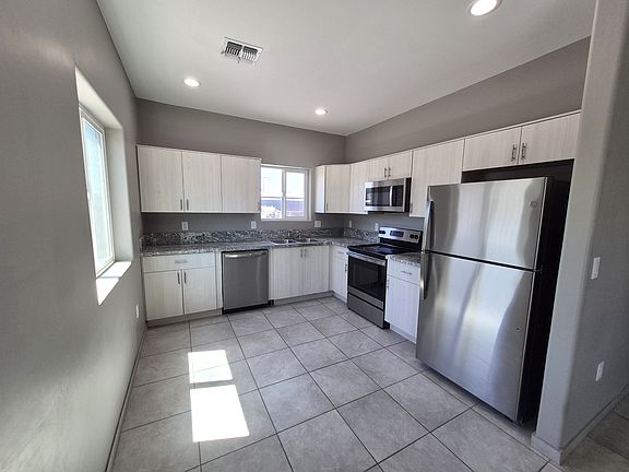 4th image of 4957 N Sunrise Ave Unit 2