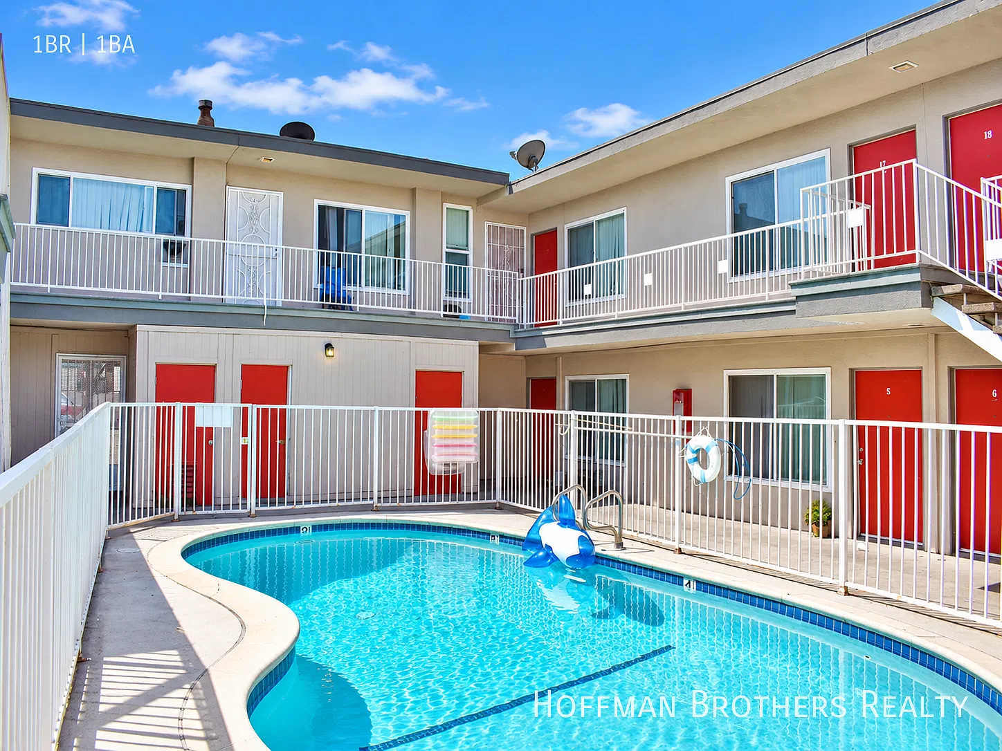 2nd Month Free! 1br With Pool, Wood Floors, Mirrored Closets & On-Site Laundry! — Photo 3