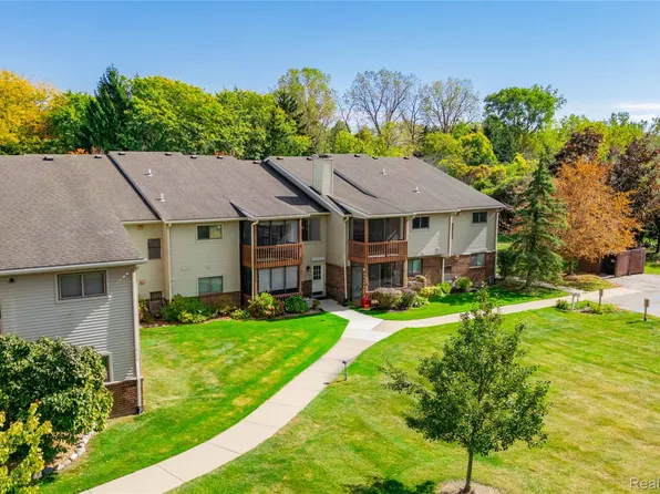 10241 Nancys Blvd APT 56, Grosse Ile, MI 48138