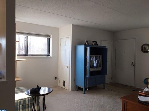 3rd image of 7306 Hilltop Dr