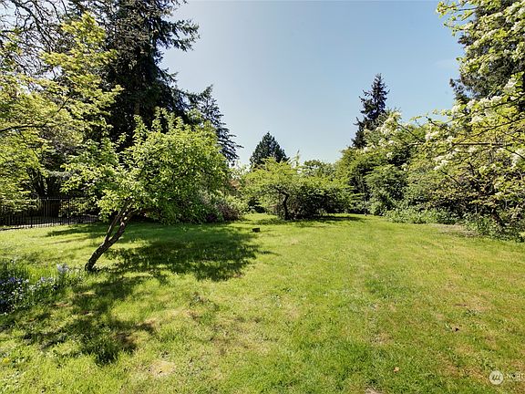 5th image of 10733 17th Avenue NE