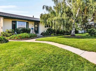 14928 69th St NW, Edmonton, AB T5C0J1