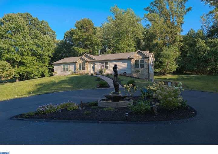 1st image of 736 Norwood Rd