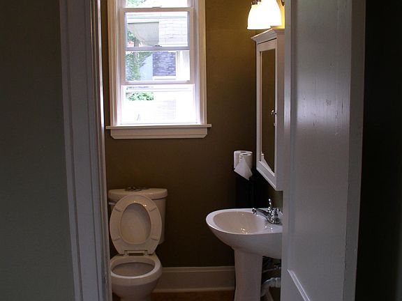 4th image of 795 Clinton Springs Ave #2