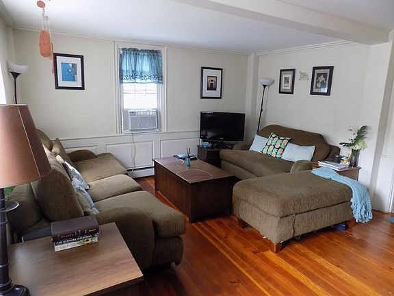 3rd image of 210 Sandwich St #1