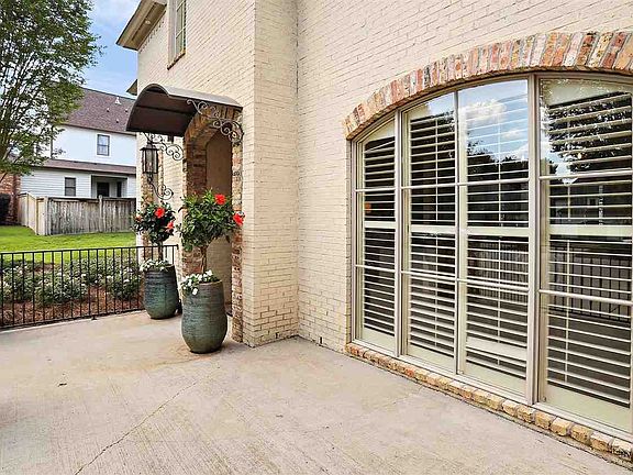 5th image of 102 Cedar Woods Dr