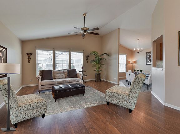 2nd image of 434 Metropolitan St #434