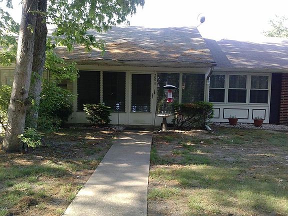 5th image of 706D Plymouth Dr