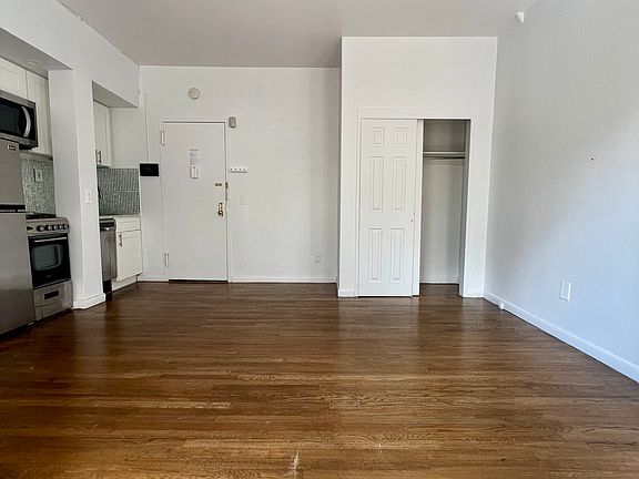4th image of 35 W 64th St APT 8B