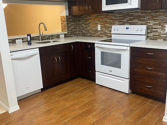 3rd image of 16659 Hemingway Dr