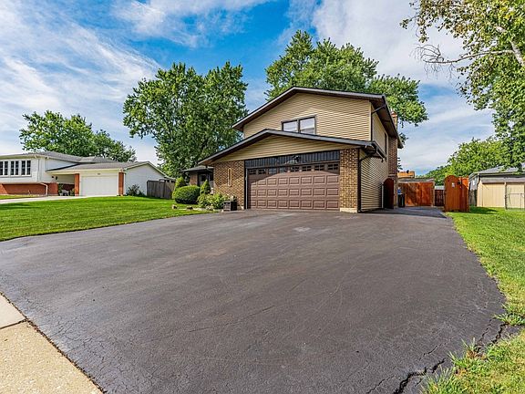 3rd image of 349 Knight Ct