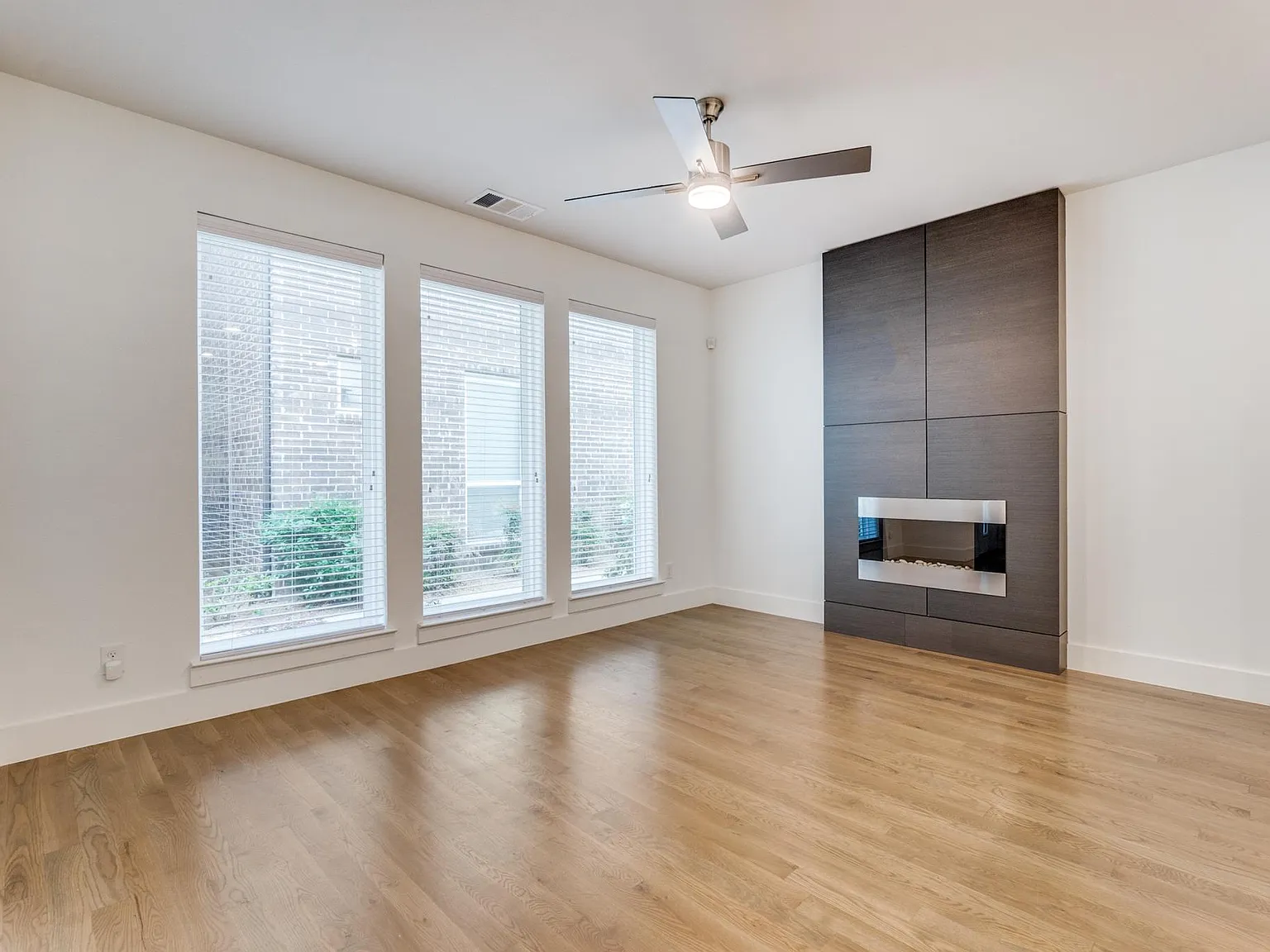 3 bed, 3.5 bath, 1895 sqft, $3,750 — Photo 3