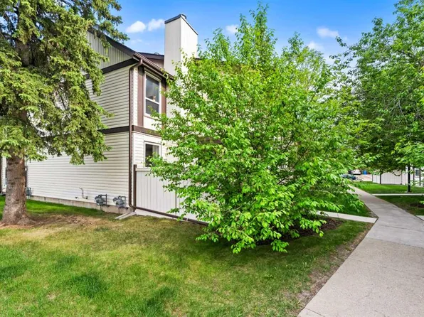 3200 SW 60th St NE #9, Calgary, AB T1Y 4K8