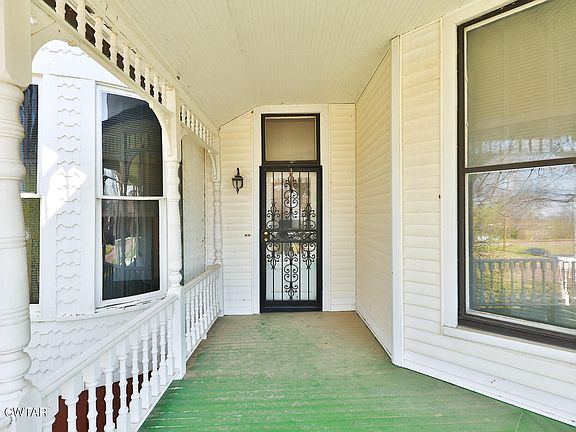 26th image of 203 N McCombs St