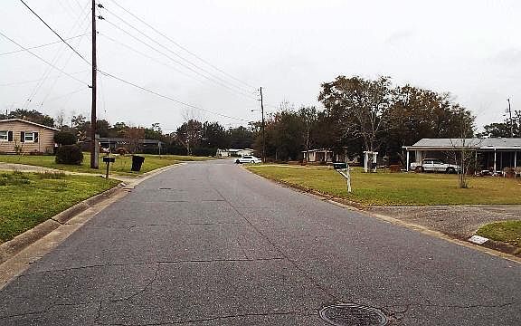 3rd image of 6010 Forest Glen Dr