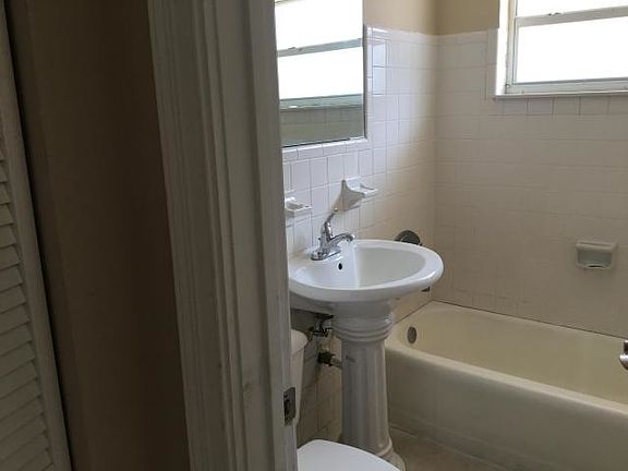5th image of 520 42nd St