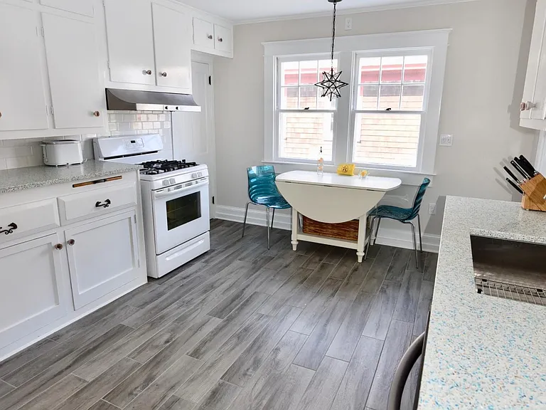 557 Lake Ave — Photo 16