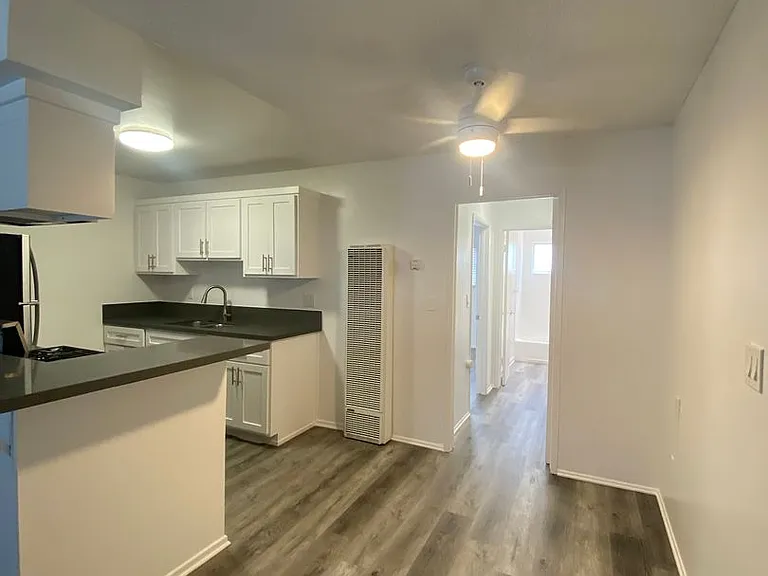1019-1027 Cedar Ave — Photo 6