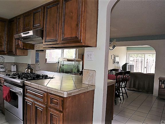 4th image of 15071 Beechwood Ln