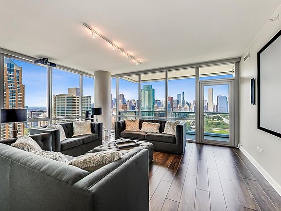 5th image of 1201 S Prairie Ave #3201