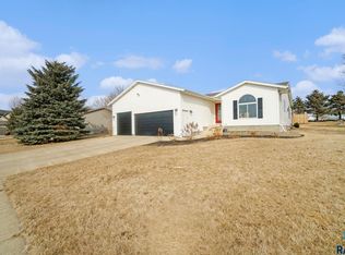 145 Ramm Heights Dr, Madison, SD 57042