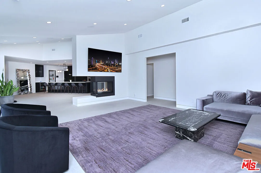 4 bed, 3.5 bath, 3321 sqft, $16,000 — Photo 3