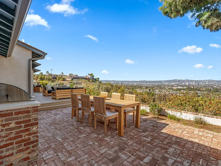 Outdoor Dining area with BBQ