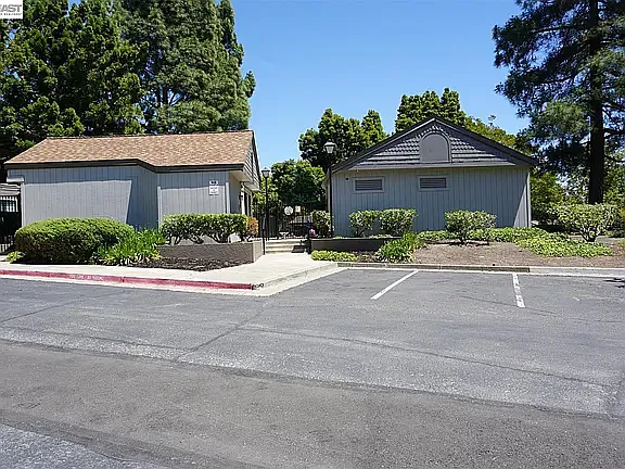 272 Galano Plz — Photo 23