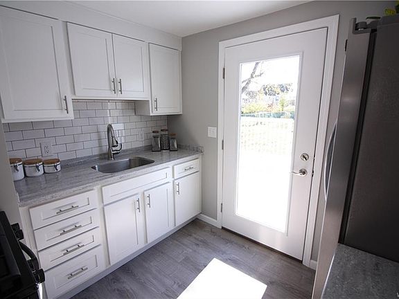 4th image of 80 Wilkshire Pl