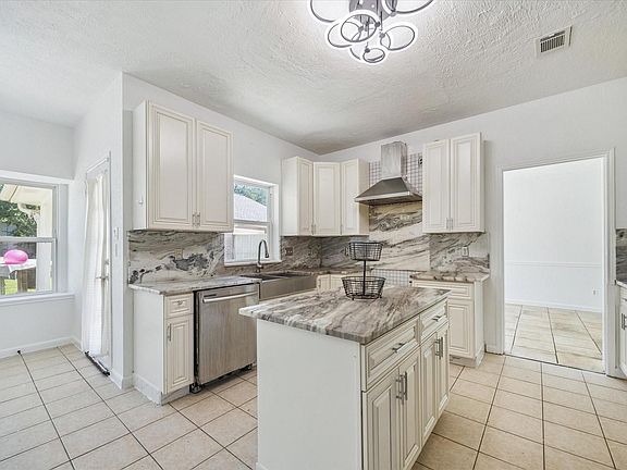 3rd image of 2503 Hodges Bend Cir