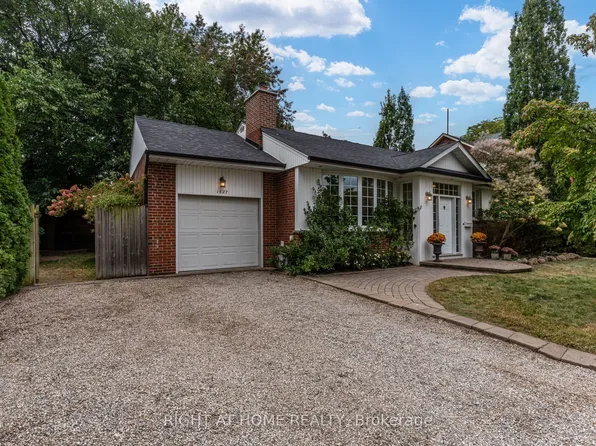 1627 Rometown Dr, Mississauga, ON L5E 2V4