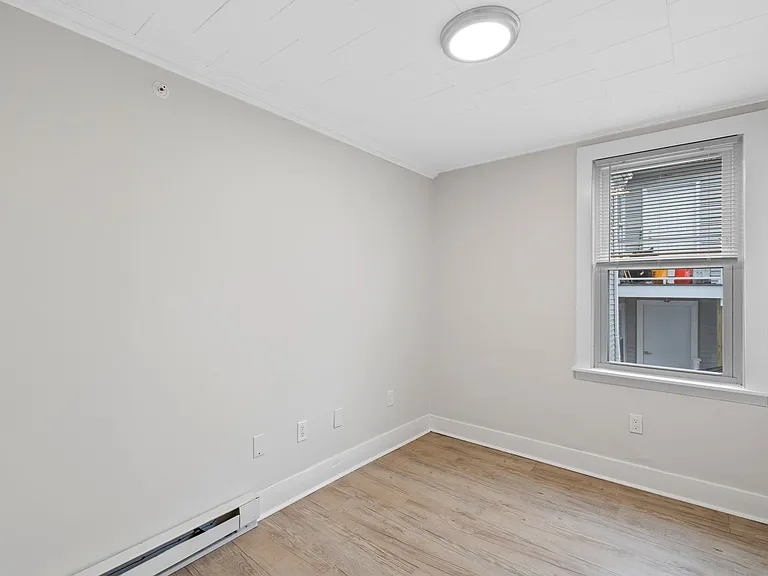29 Addison St #1R — Photo 11