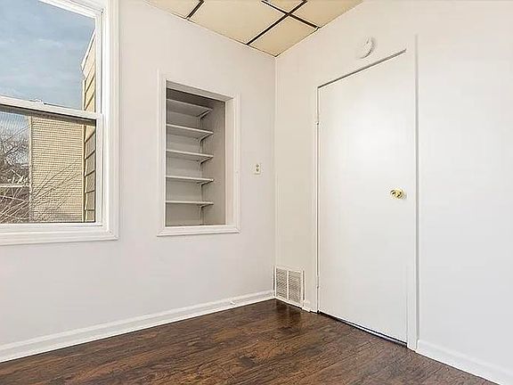 4th image of 385 Princeton Ave #2