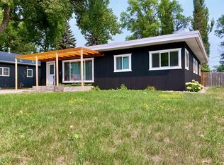 406 Campbell Dr, Grand Forks, ND 58201