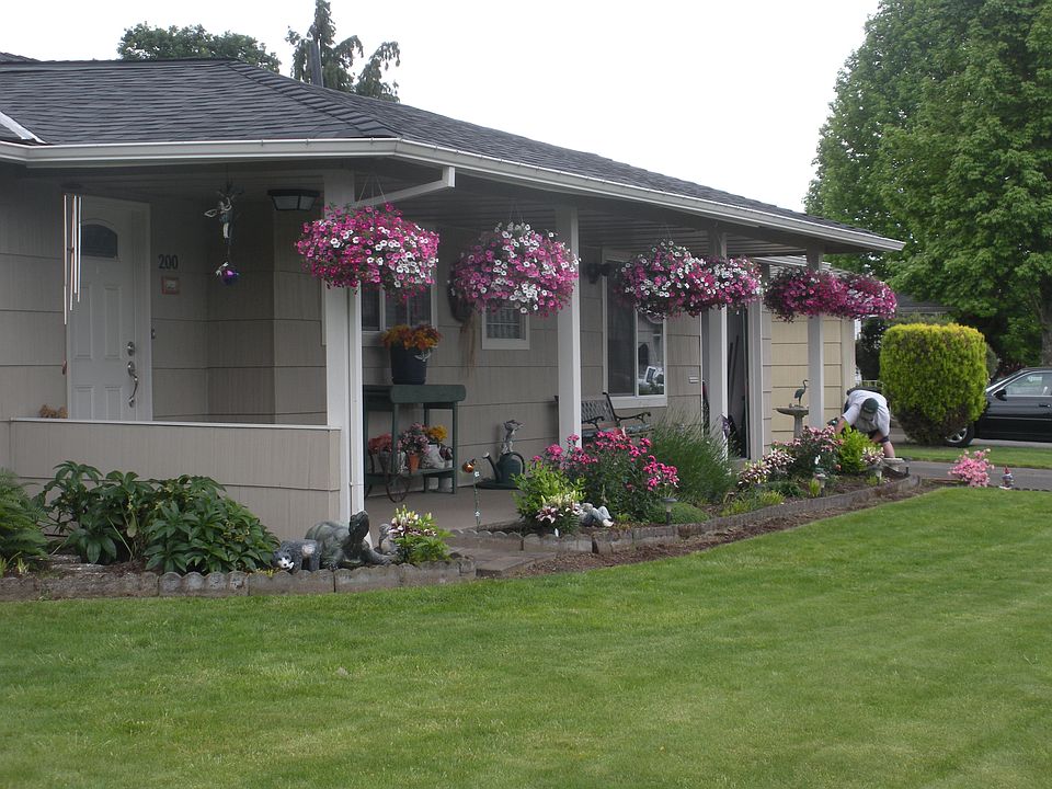 2nd image of 200 S Cascade Dr