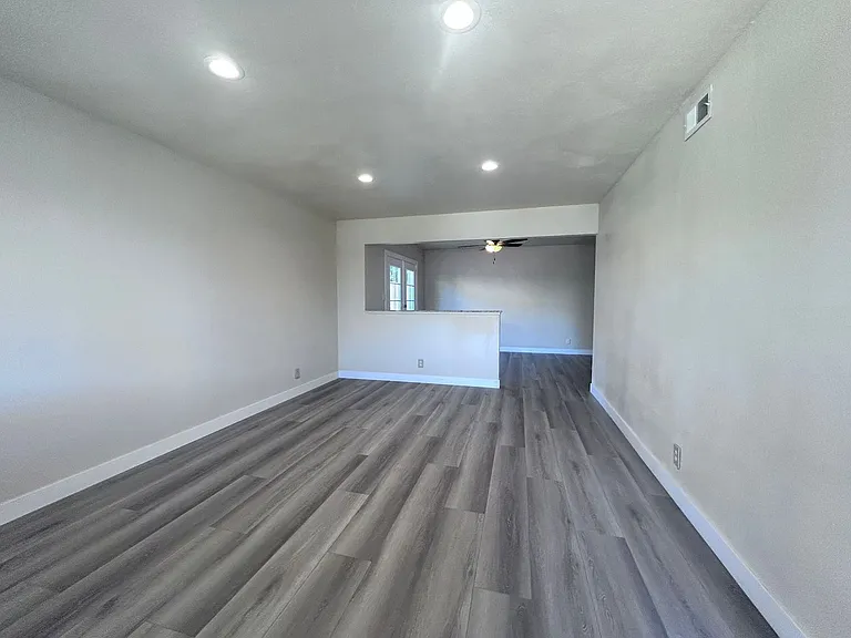 208 Talisman Dr — Photo 4