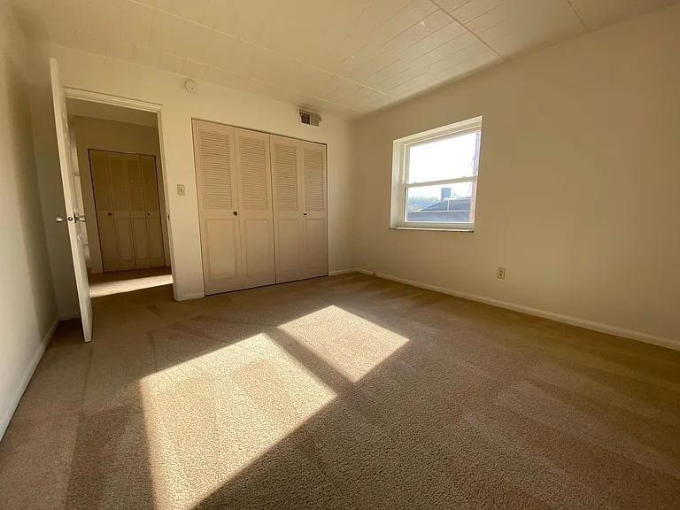 360 Maryland Ave — Photo 26
