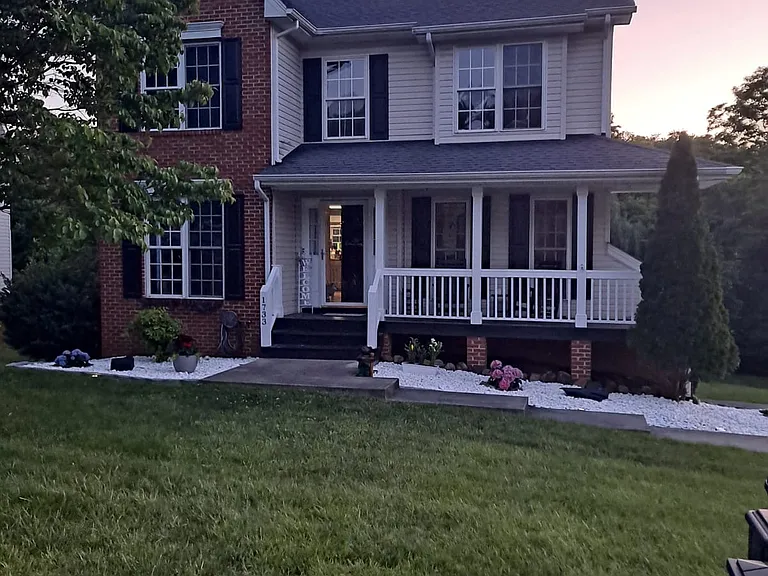 1733 Meadows Rd — Photo 2
