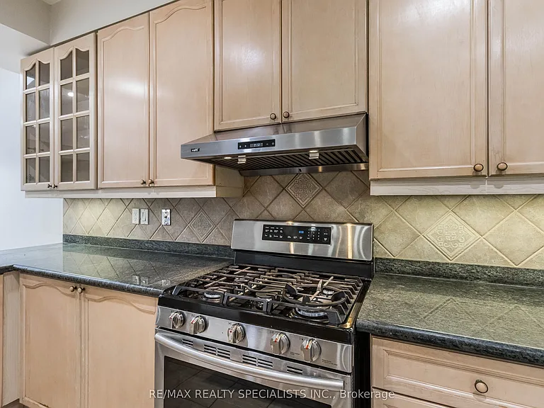 2115 Pinevalley Cres — Photo 11